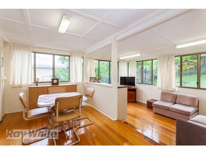 16 West Street, Coorparoo QLD 4151