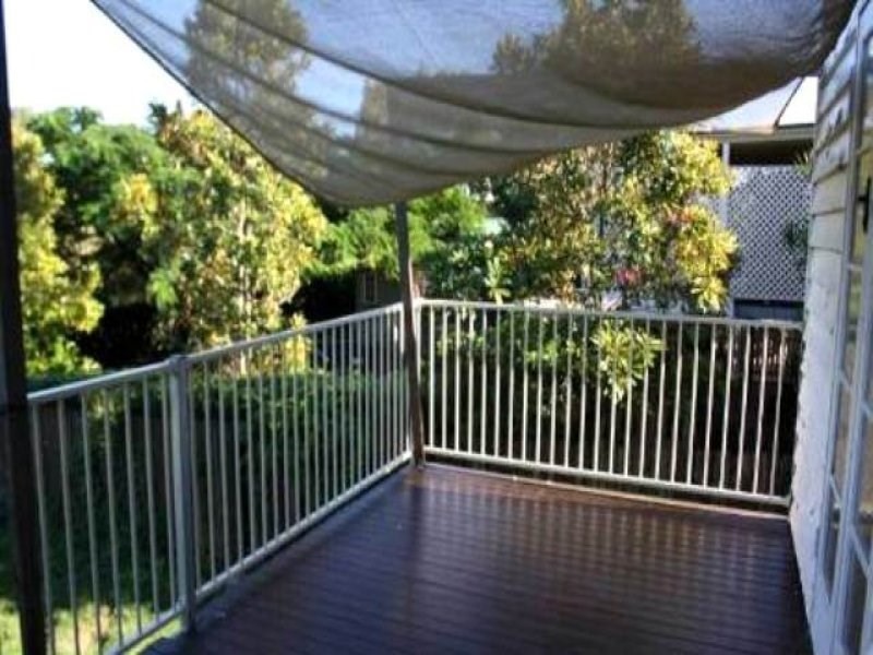 64 Bennetts Road, Camp Hill QLD 4152