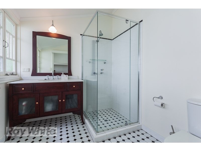 15 Darreen Street, Greenslopes QLD 4120