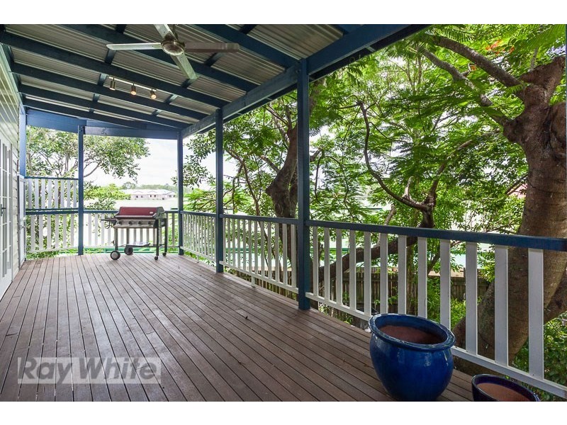 15 Darreen Street, Greenslopes QLD 4120