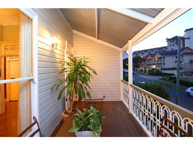 74 Lockerbie Street, Kangaroo Point QLD 4169