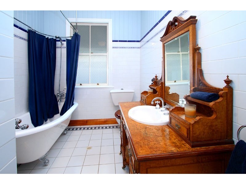 74 Lockerbie Street, Kangaroo Point QLD 4169