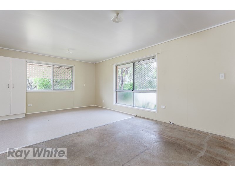 8 Tones Road, Mansfield QLD 4122