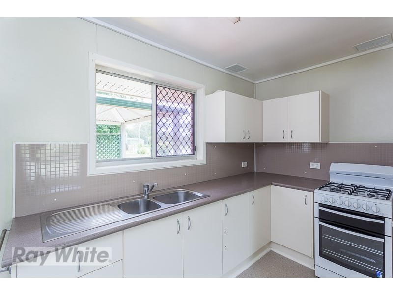 8 Tones Road, Mansfield QLD 4122