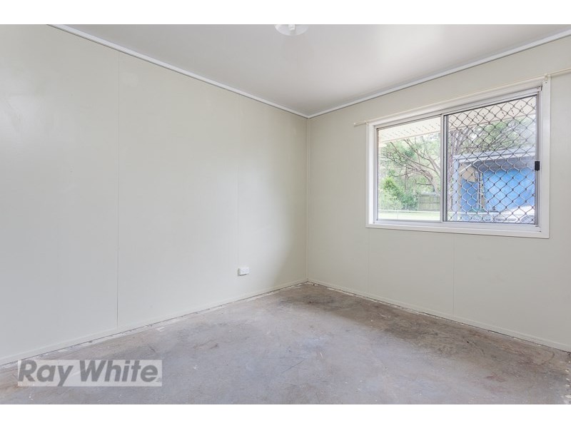 8 Tones Road, Mansfield QLD 4122