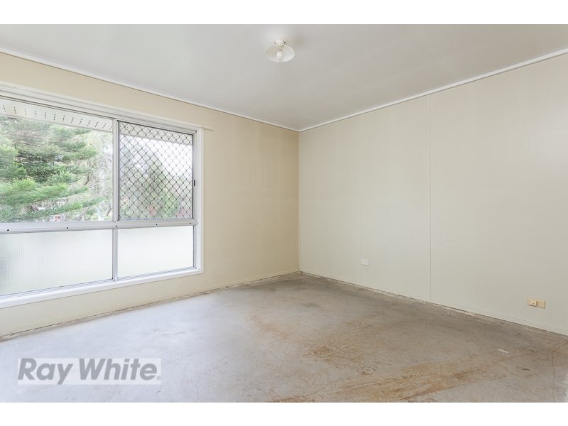 8 Tones Road, Mansfield QLD 4122