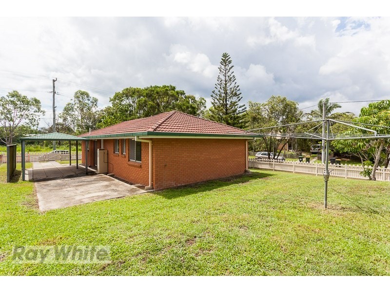 8 Tones Road, Mansfield QLD 4122