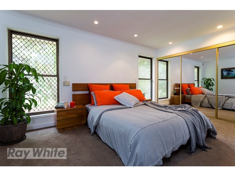 9 Glenheaton Court, Carindale QLD 4152