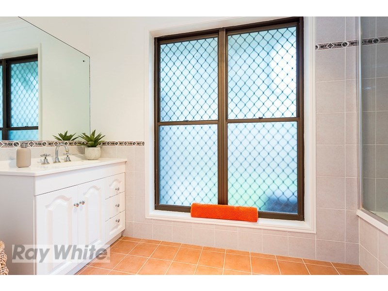 9 Glenheaton Court, Carindale QLD 4152