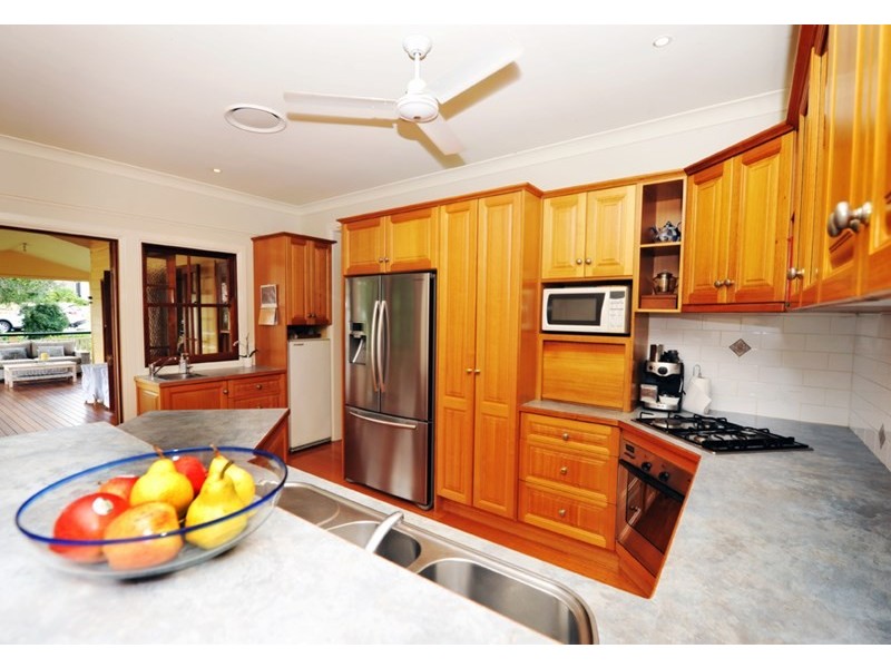 33 Wylma Street, Holland Park QLD 4121