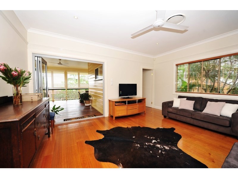 33 Wylma Street, Holland Park QLD 4121