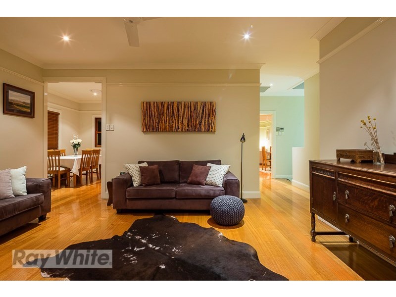 33 Wylma Street, Holland Park QLD 4121