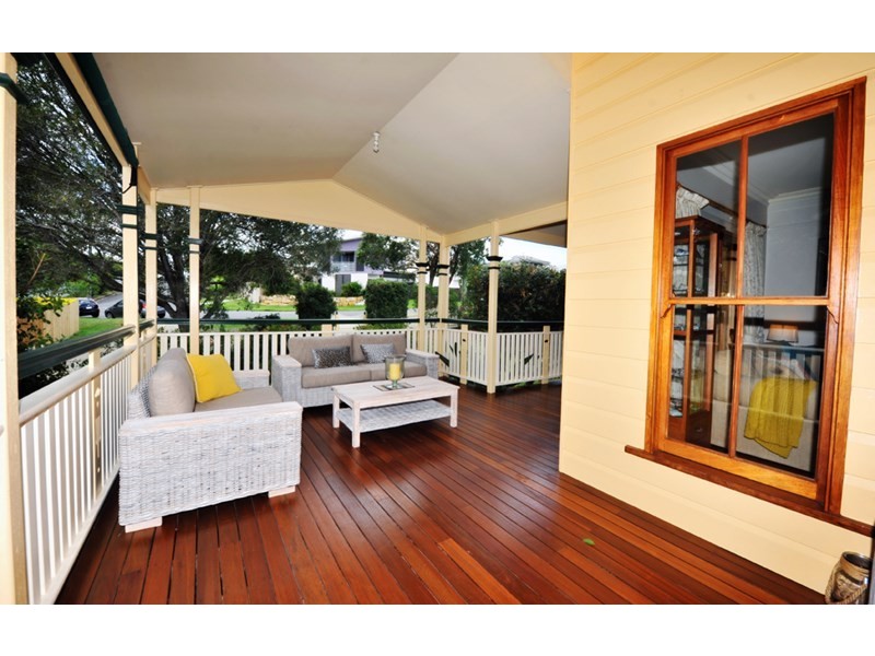 33 Wylma Street, Holland Park QLD 4121