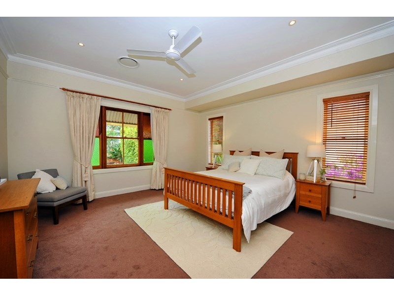 33 Wylma Street, Holland Park QLD 4121