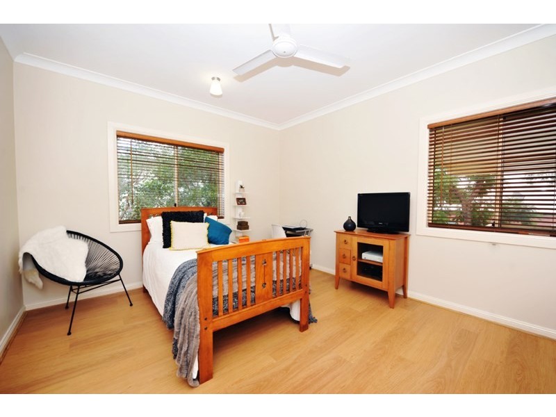 33 Wylma Street, Holland Park QLD 4121