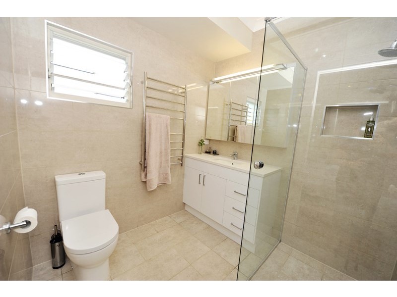 33 Wylma Street, Holland Park QLD 4121