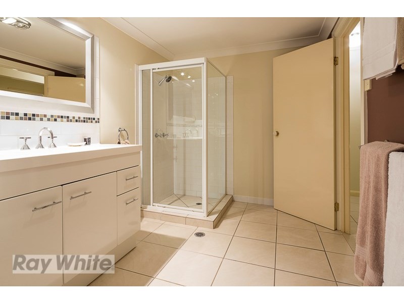 33 Wylma Street, Holland Park QLD 4121