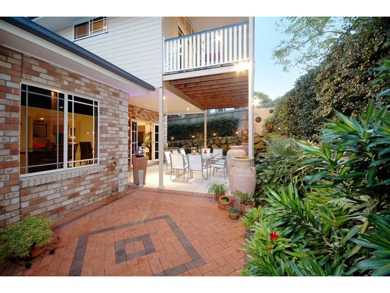 16 Walker Street, Coorparoo QLD 4151