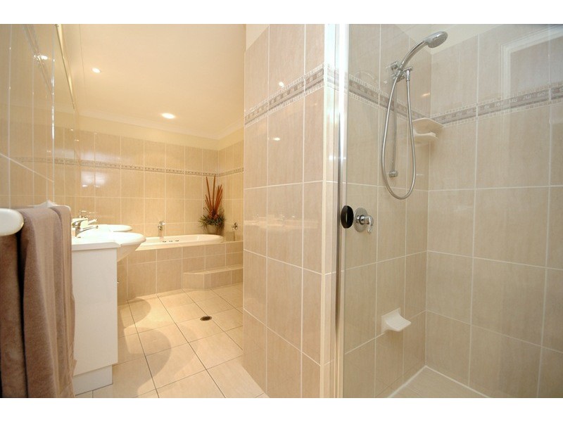 16 Walker Street, Coorparoo QLD 4151