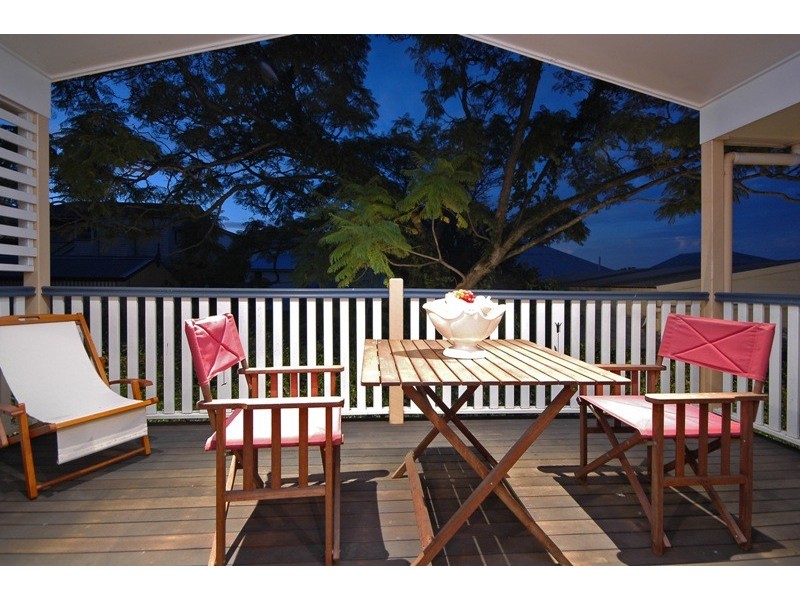 16 Walker Street, Coorparoo QLD 4151