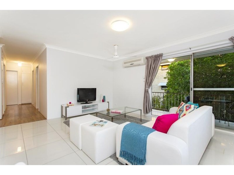 4/16 Kitchener Street, Coorparoo QLD 4151