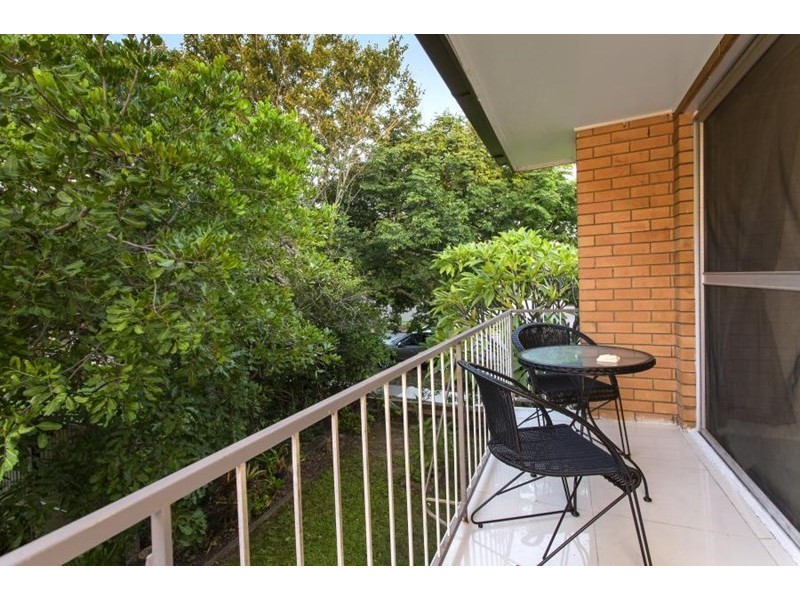 4/16 Kitchener Street, Coorparoo QLD 4151