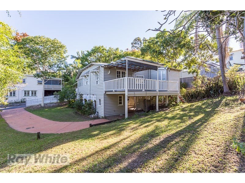 18 Tiny Street, Greenslopes QLD 4120
