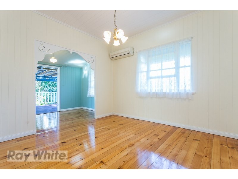 18 Tiny Street, Greenslopes QLD 4120