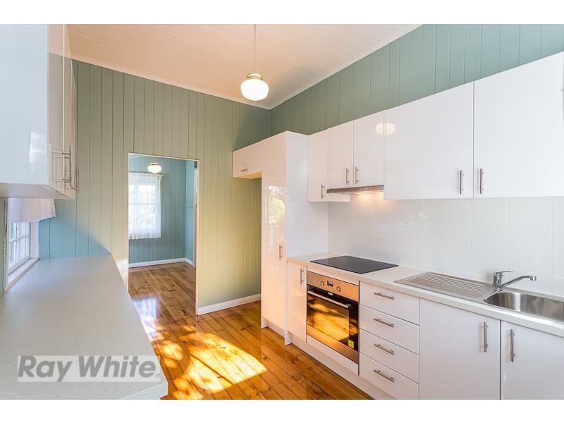 18 Tiny Street, Greenslopes QLD 4120