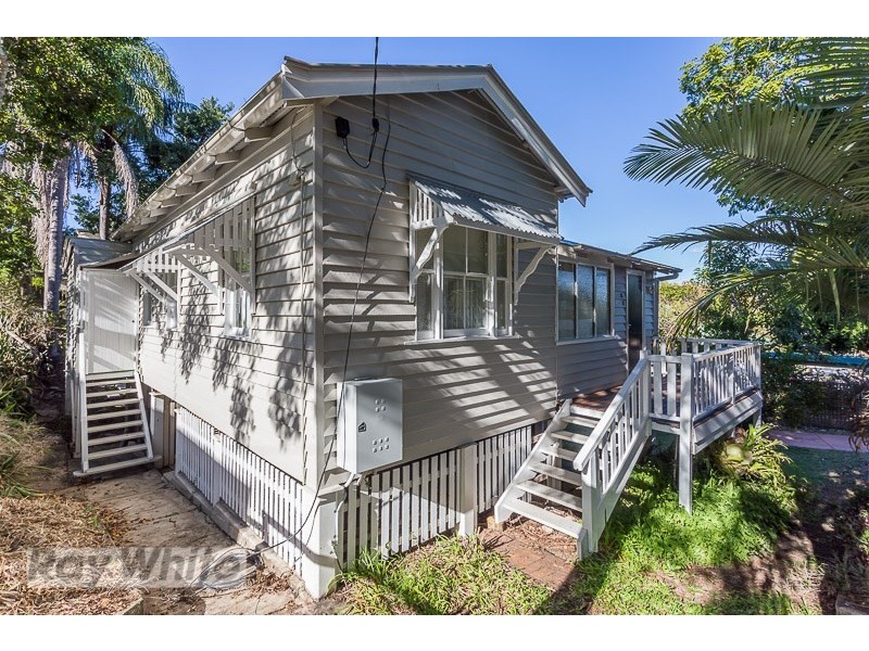 18 Tiny Street, Greenslopes QLD 4120