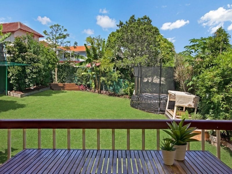 10 Stodart Street, Coorparoo QLD 4151