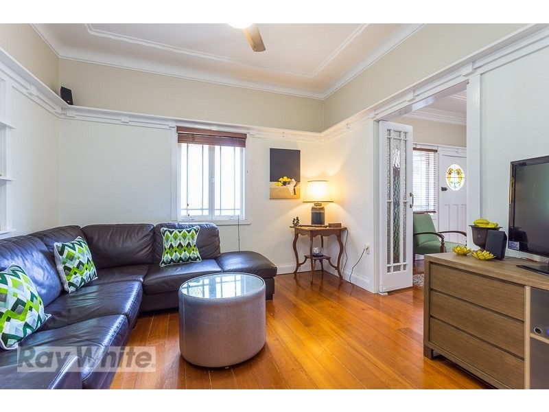 1 Cyril Street, Camp Hill QLD 4152