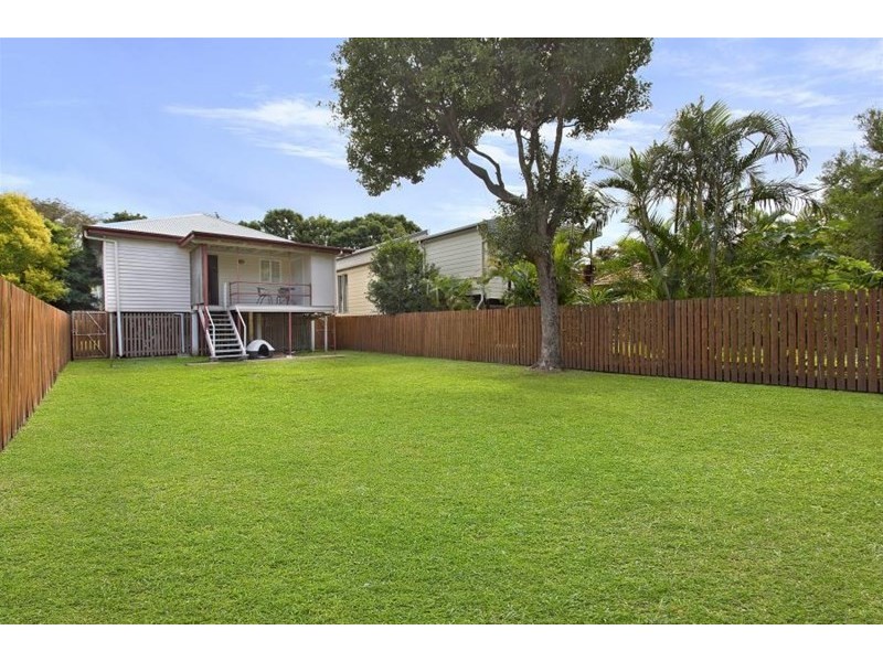 41 Railway Road, Fairfield QLD 4103
