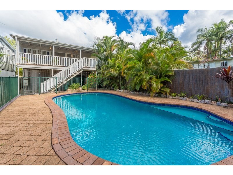 17 Rowsley Street, Greenslopes QLD 4120