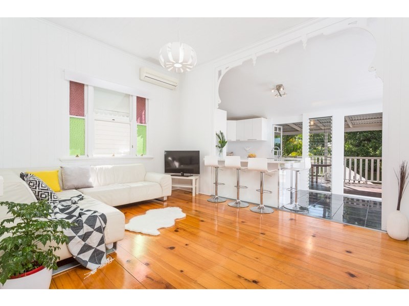 17 Rowsley Street, Greenslopes QLD 4120