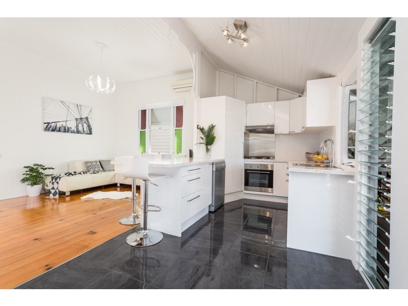 17 Rowsley Street, Greenslopes QLD 4120