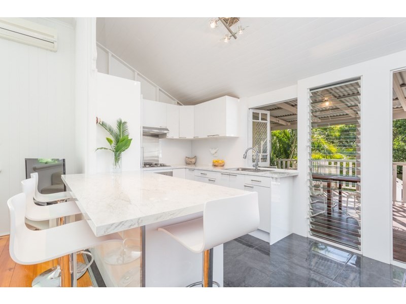 17 Rowsley Street, Greenslopes QLD 4120