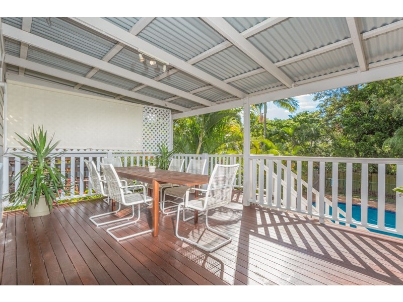 17 Rowsley Street, Greenslopes QLD 4120