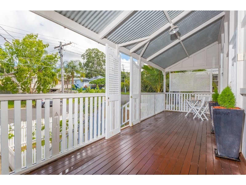 17 Rowsley Street, Greenslopes QLD 4120