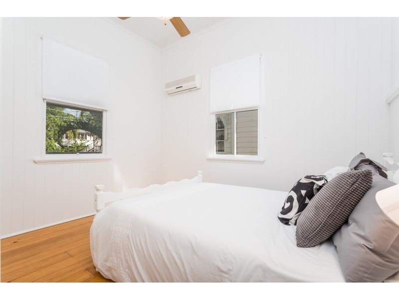 17 Rowsley Street, Greenslopes QLD 4120