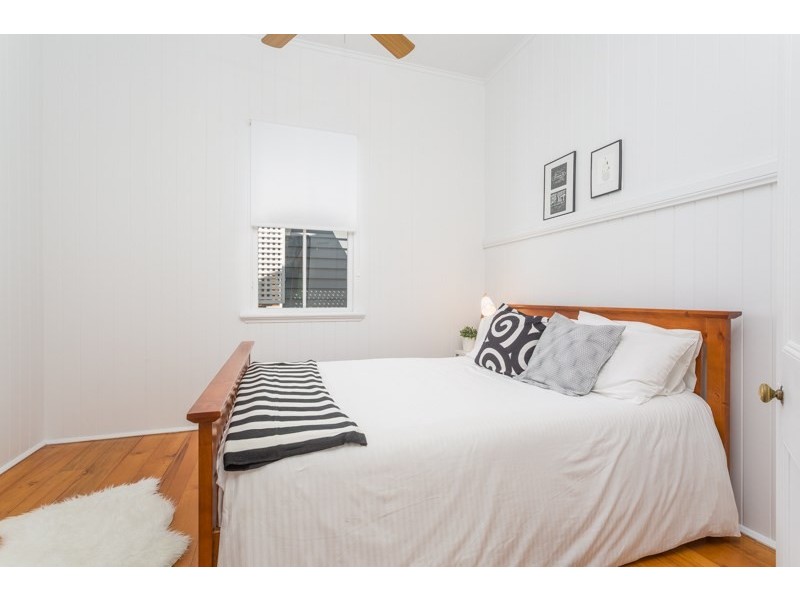 17 Rowsley Street, Greenslopes QLD 4120