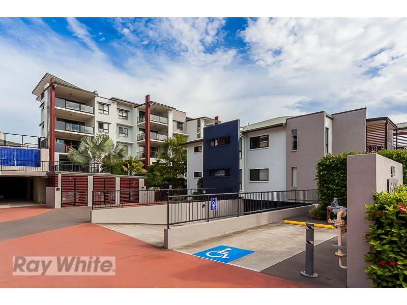 17/11 Kitchener Street, Coorparoo QLD 4151