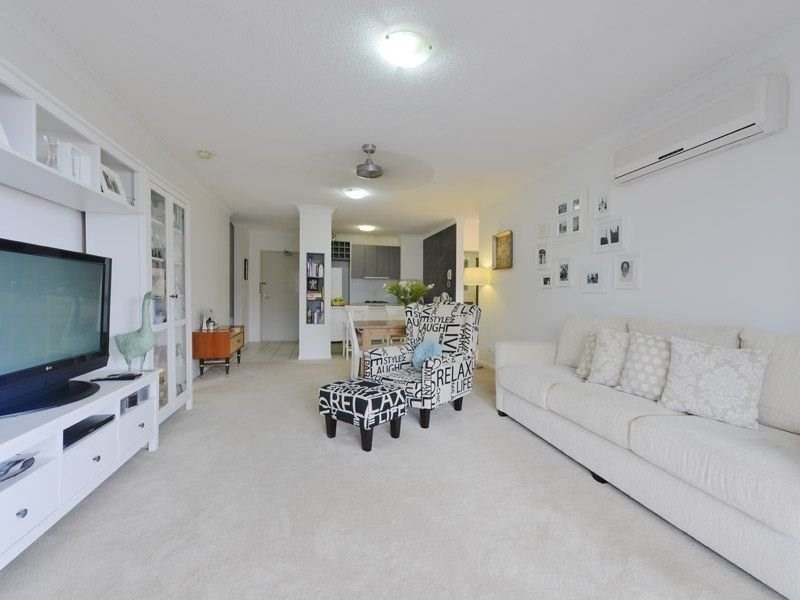 17/11 Kitchener Street, Coorparoo QLD 4151