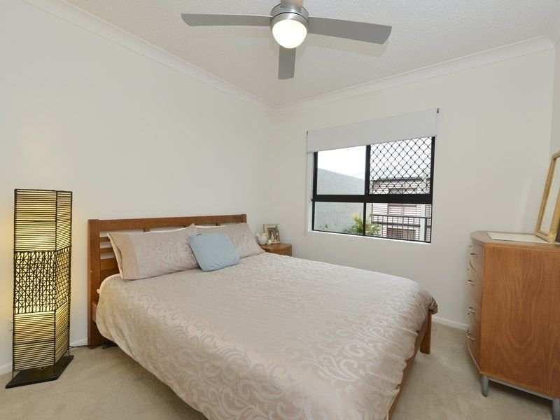 17/11 Kitchener Street, Coorparoo QLD 4151