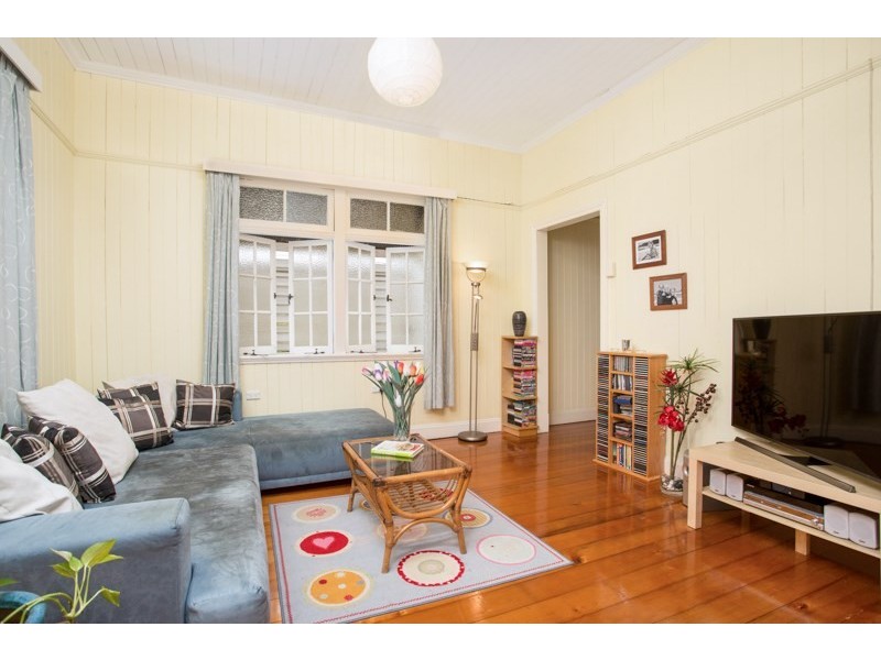 9 Donaldson Street, Greenslopes QLD 4120