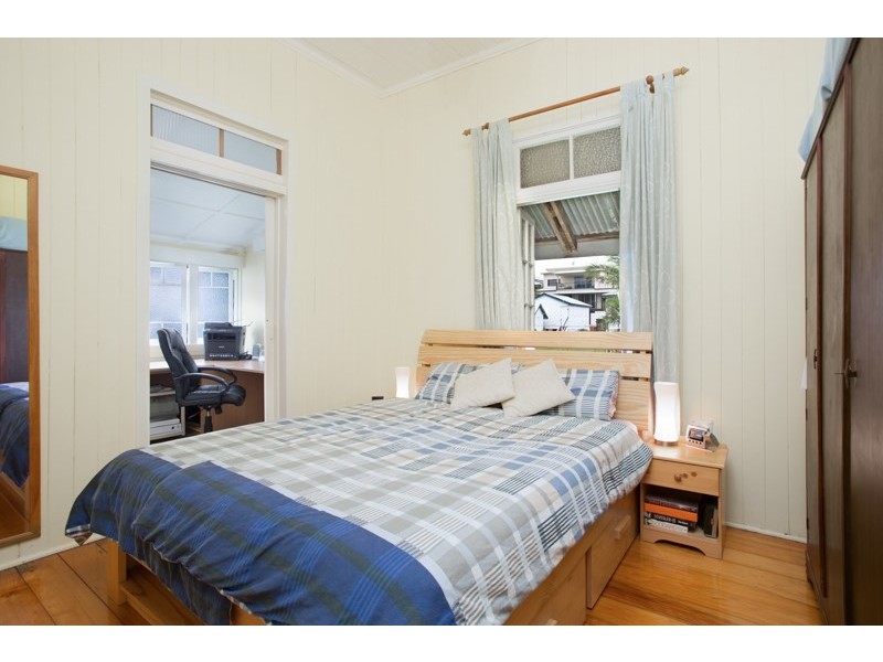 9 Donaldson Street, Greenslopes QLD 4120