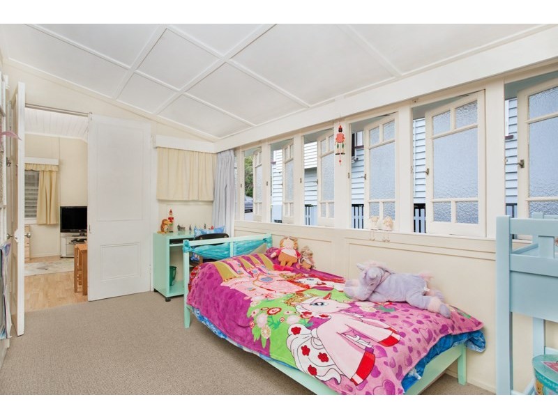 9 Donaldson Street, Greenslopes QLD 4120