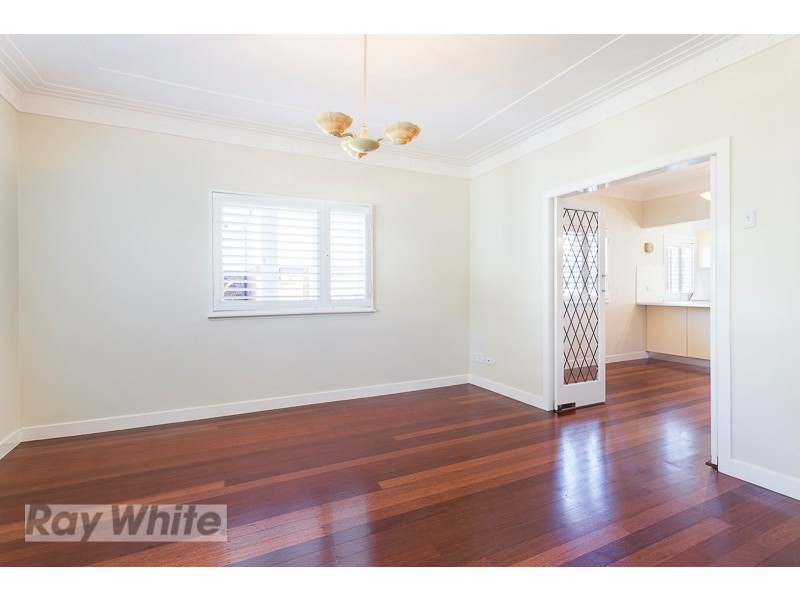 18 White Avenue, Coorparoo QLD 4151