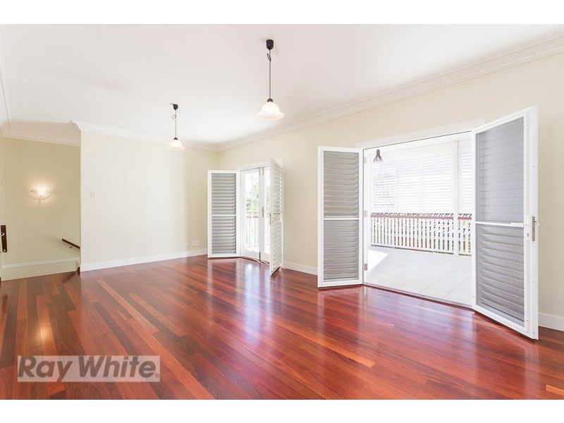 18 White Avenue, Coorparoo QLD 4151