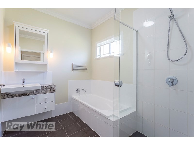 18 White Avenue, Coorparoo QLD 4151